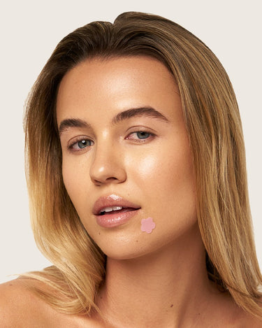 Hydrocolloid pimple patches in sleek pink compact for blemish care